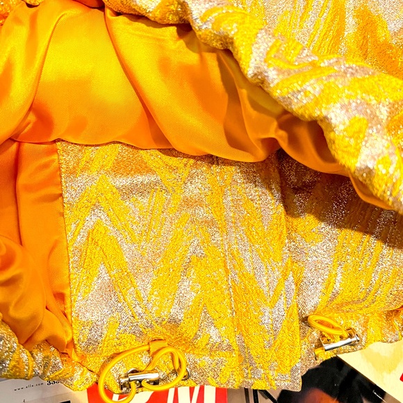 Moschino Yellow and Sliver Chevron Puffer Coat. NWT ! - Picture 6 of 10